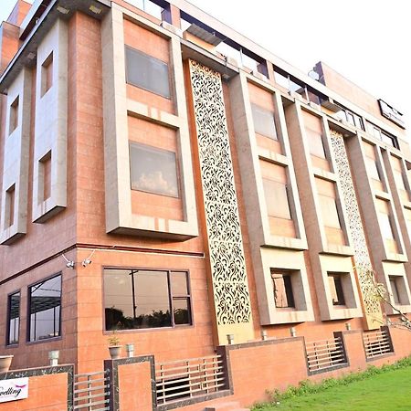 The Dwelling Inn Greater Noida Eksteriør billede