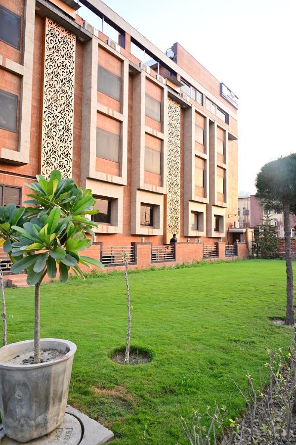 The Dwelling Inn Greater Noida Eksteriør billede