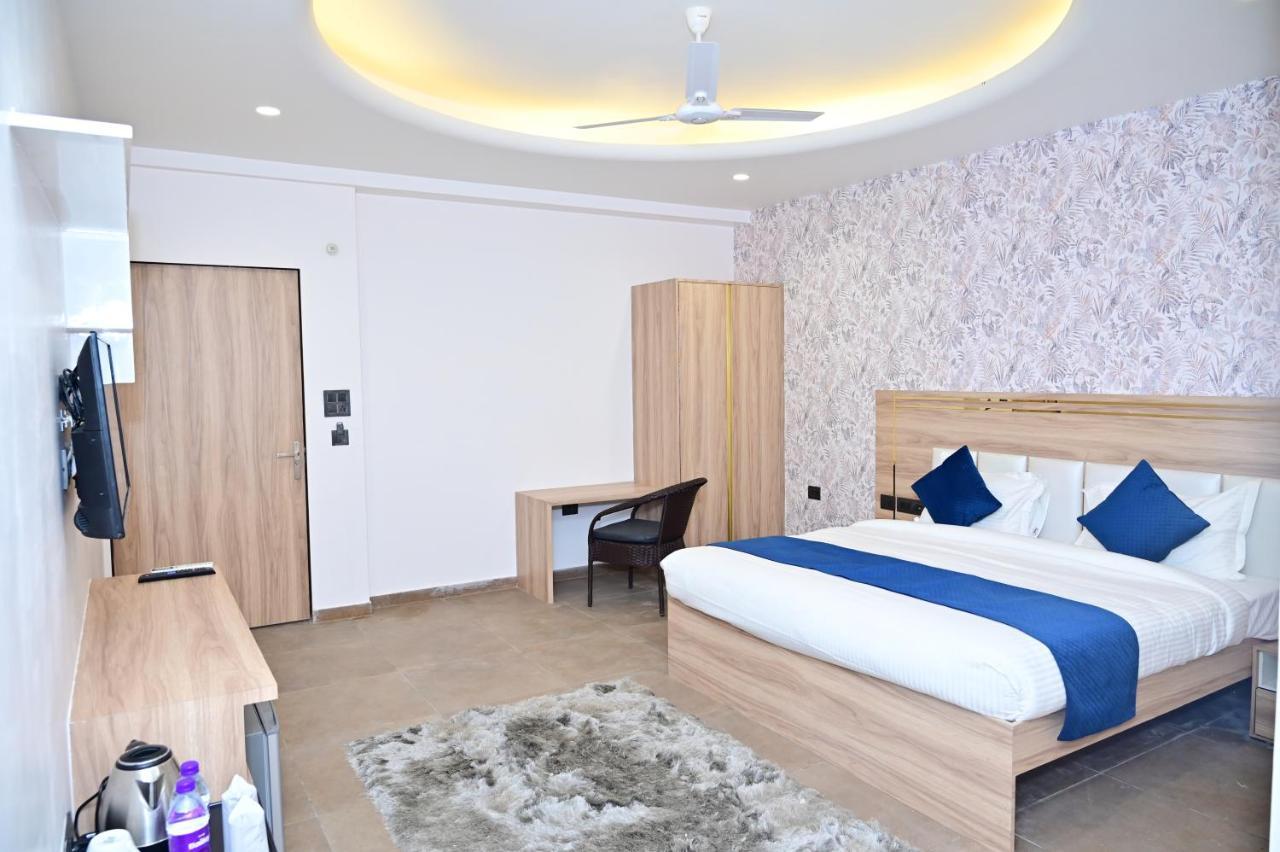 The Dwelling Inn Greater Noida Eksteriør billede