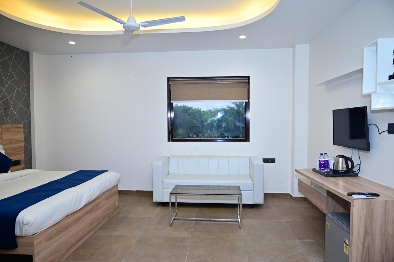 The Dwelling Inn Greater Noida Eksteriør billede