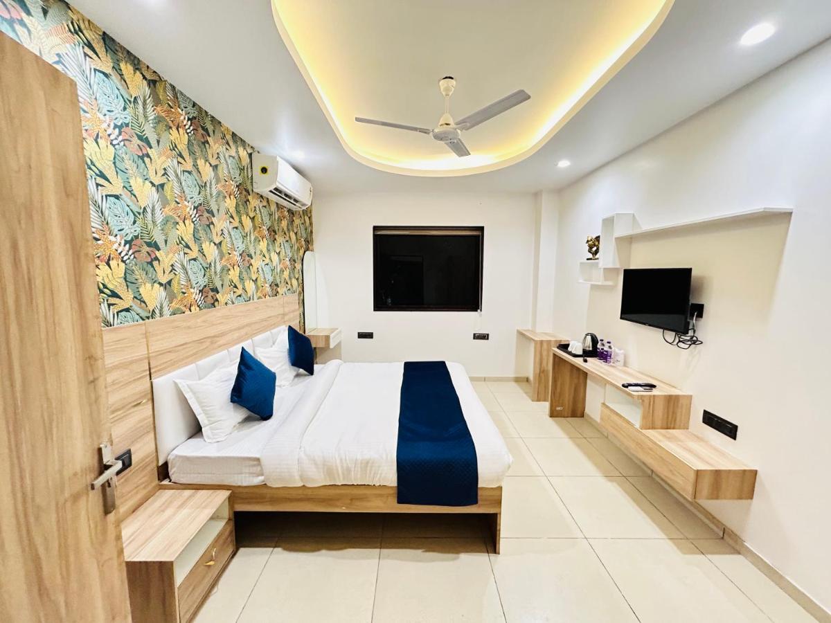 The Dwelling Inn Greater Noida Eksteriør billede