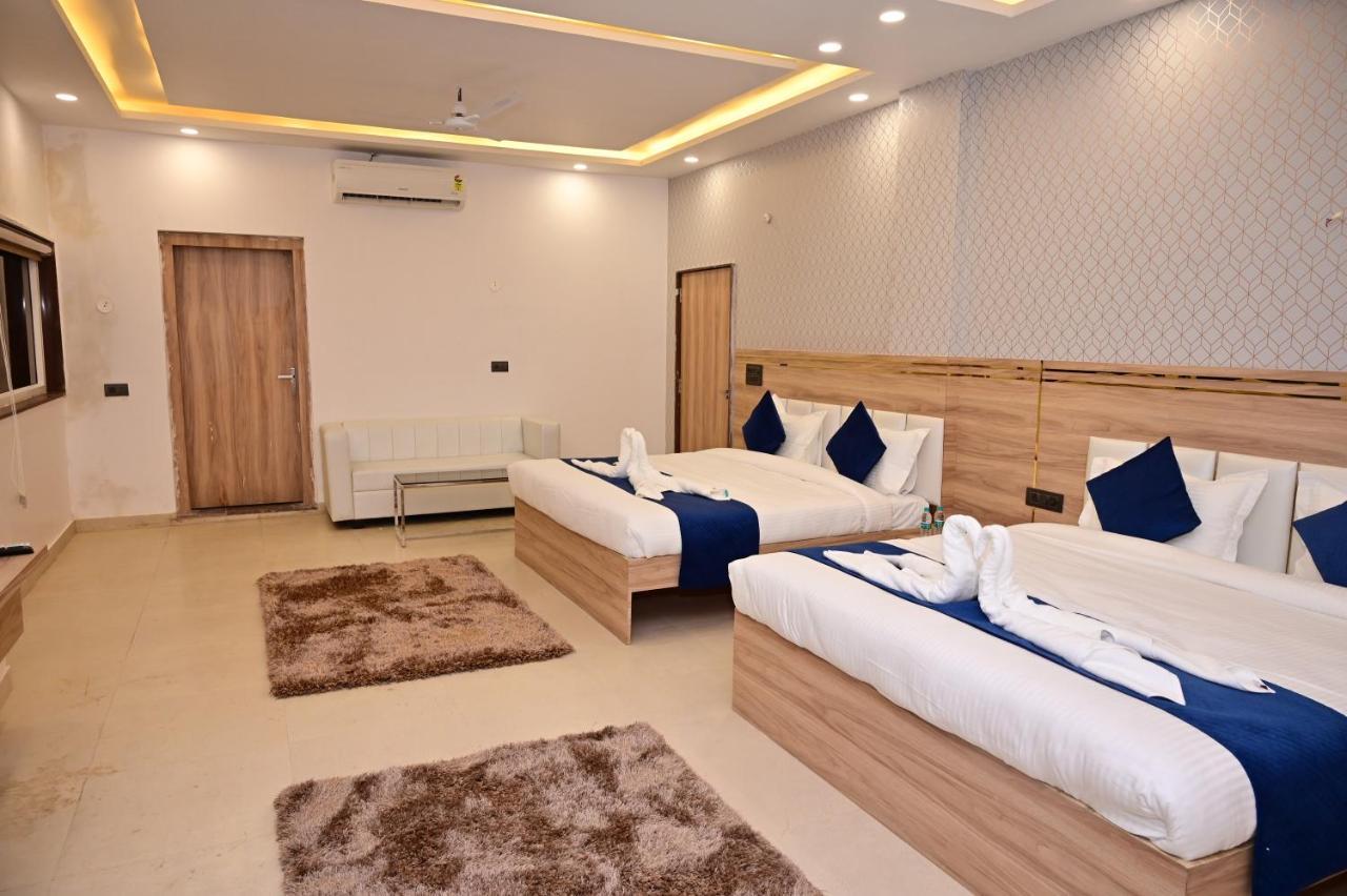 The Dwelling Inn Greater Noida Eksteriør billede