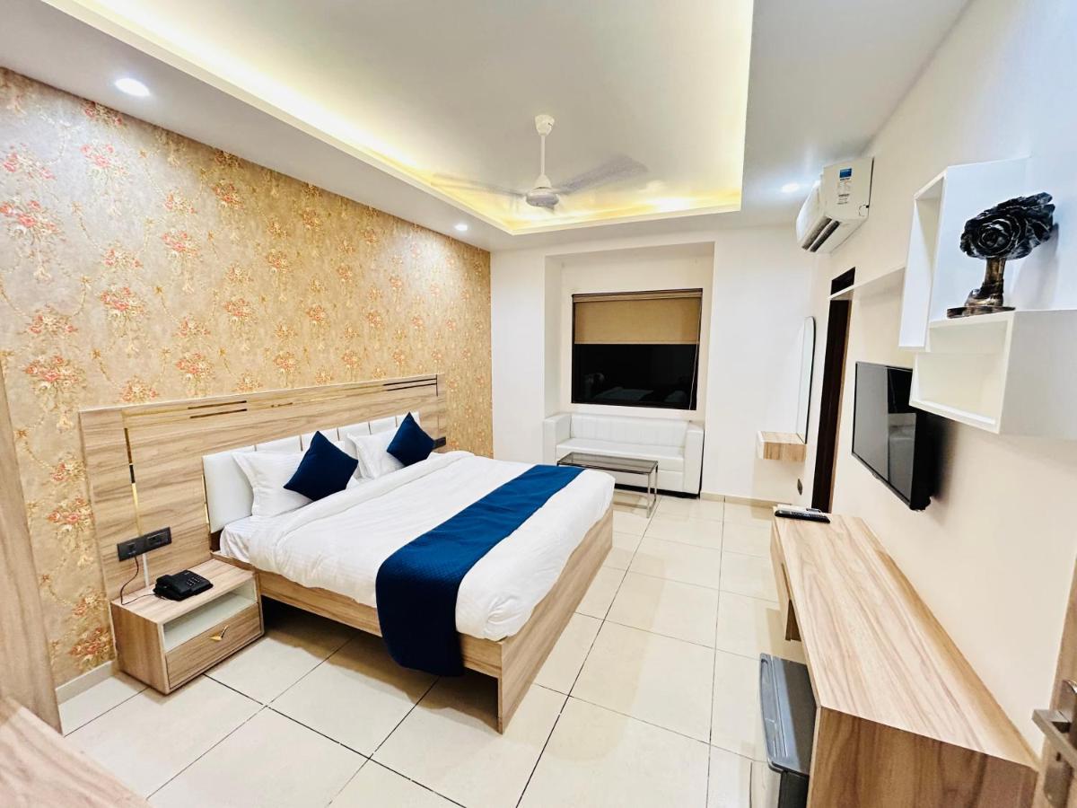 The Dwelling Inn Greater Noida Eksteriør billede