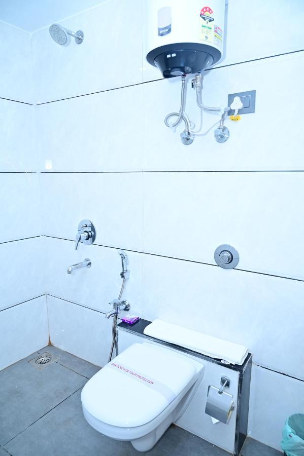 The Dwelling Inn Greater Noida Eksteriør billede